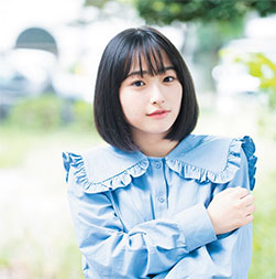 “田牧そらさんのシリアスな表情”/