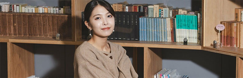 “寺本莉緒さんのスマイルな表情”/