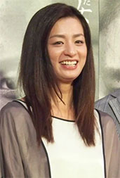 “尾野真千子さんの斜め向きの画像”/