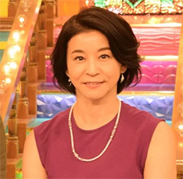 “高嶋ちさ子さんの正面の画像”/