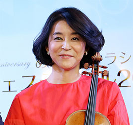 “高嶋ちさ子さんのスマイルな表情”/