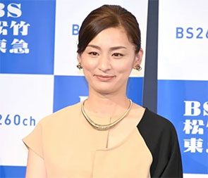 “尾野真千子さんのスマイルな表情”/