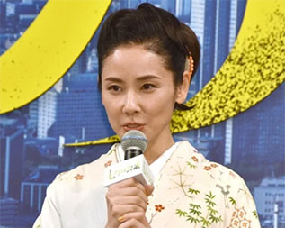 “吉田羊さんの斜め向きの画像”/