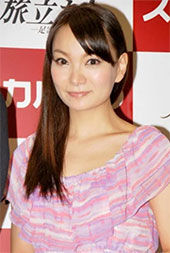 “保田圭さんの斜め向きの画像”/