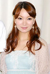 “保田圭さんのスマイルな表情”/