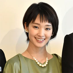 “剛力彩芽さんの笑顔”/