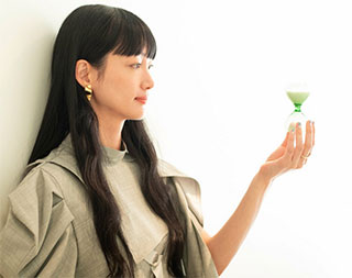 “入山法子さんの横顔”/