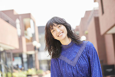 “入山法子さんの笑顔”/