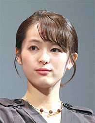 “清野菜名さんのシリアスな表情”/