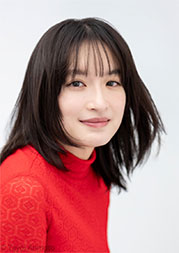 “門脇麦さんの斜め向きの画像”/