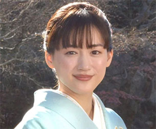 “綾瀬はるかさんの正面の画像”/