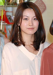 “佐藤めぐみさんの斜め向きの画像”/