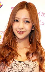 “板野友美さんの笑顔”/