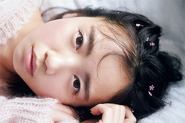 “齊藤京子さんの正面の画像”/