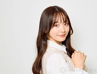 “森香澄さんの斜め向きの画像”/