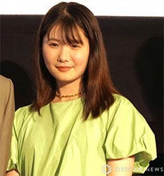 “小野花梨さんのスマイルな表情”/