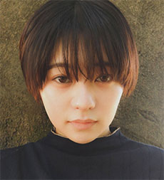 “吉柳咲良さんの正面の画像”/