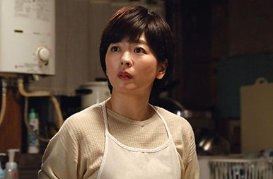 “中山忍さんのシリアスな表情”/