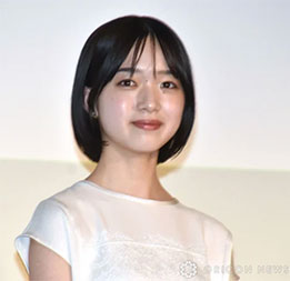 “早瀬憩さんの斜め向きの画像”/