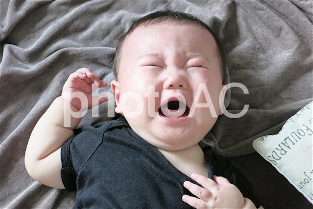 泣いている赤ちゃん