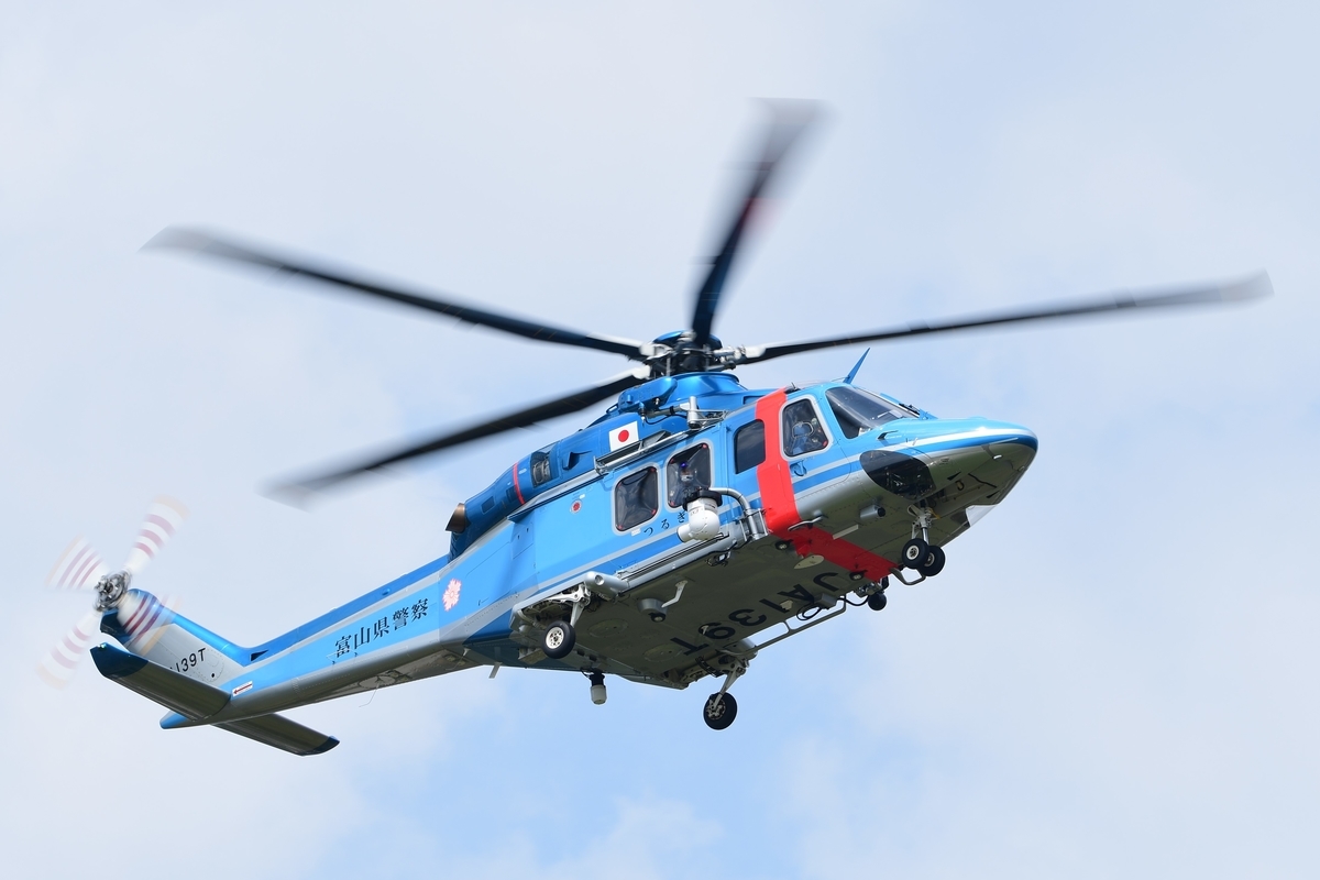 ２０２０年８月２５日 火 超大物 夢か幻か 富山県警の つるぎ ｊａ１３９ｔ が調布飛行場にやって来た 基本は調布飛行場で見た ヘリコプターの日記