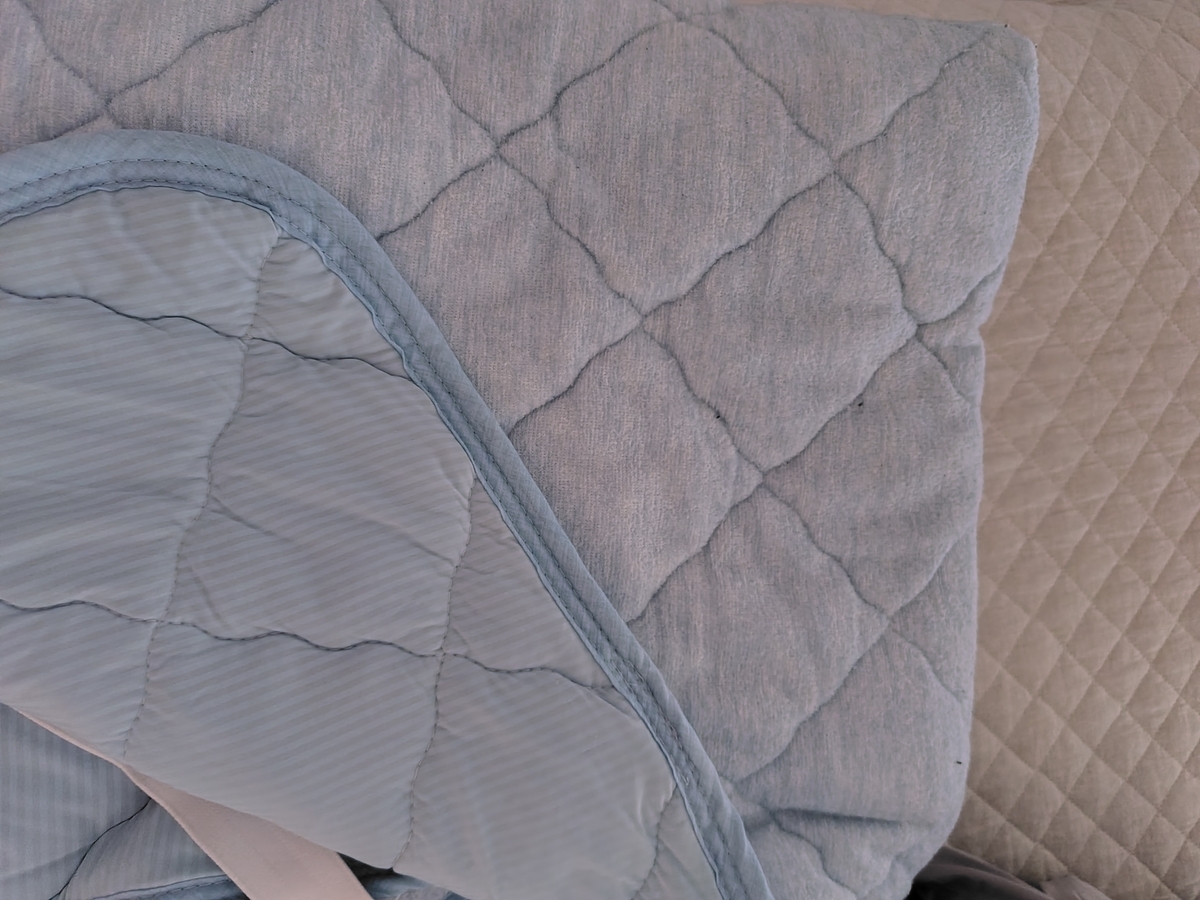 リバーシブル敷きパッド