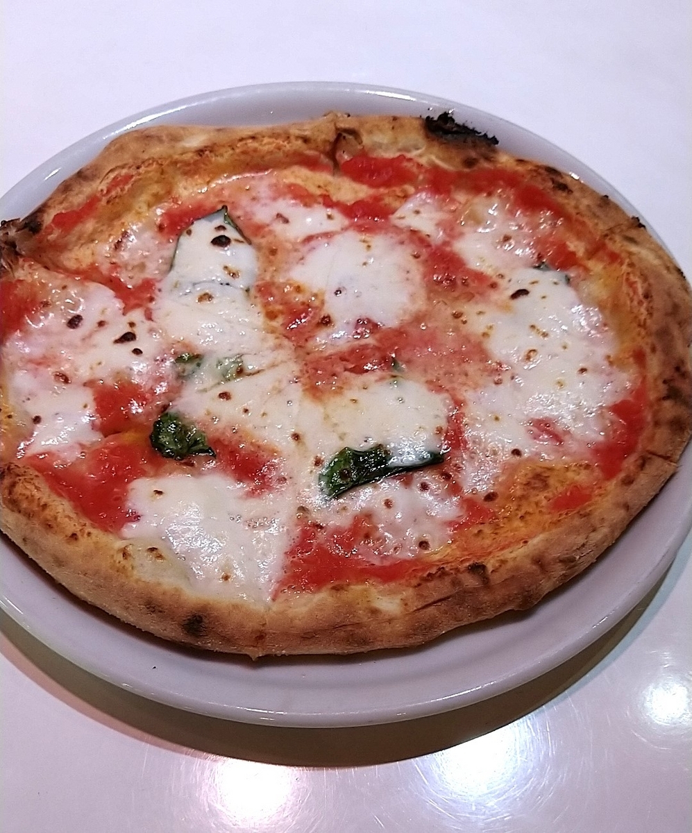 自然食品で作られるピザ屋 赤い窯のピザ屋さん Blue Roof唐津店の