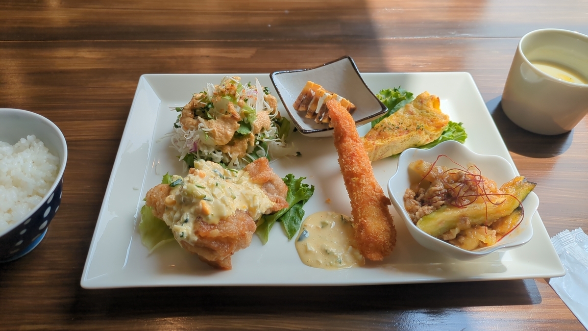 夜も居酒屋にもなるカフェ DiningKienの気まぐれKIENランチセット