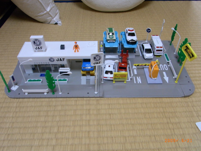 トミカ 空気はスゴイぞ! 整備工場へ運ぼう! JAFビッグレッカー車