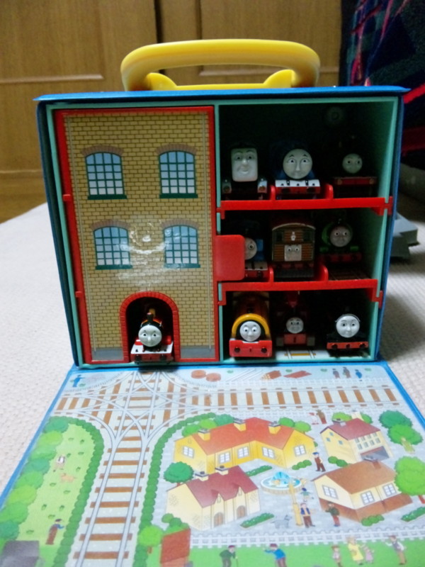 トミカ　ぼくのおでかけバッグ　ブリヂストン　オリジナルトミカ付き Amazon.co.jp: トミカ ぼくのおでかけバック 建設現場 : おもちゃ