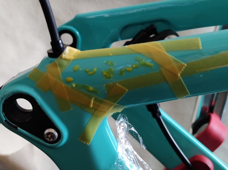 ビアンキチェレステカラーの補修 - ようへいのロードバイク体験記