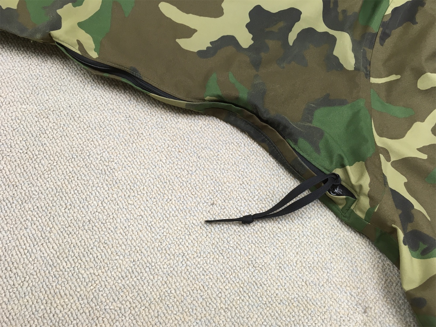 【YASUリピーター割】米海兵隊 APECS ウッドランド パーカ L/R リッチな装備です！【アメリカの軍服】迷彩ゴアテックスパーカー