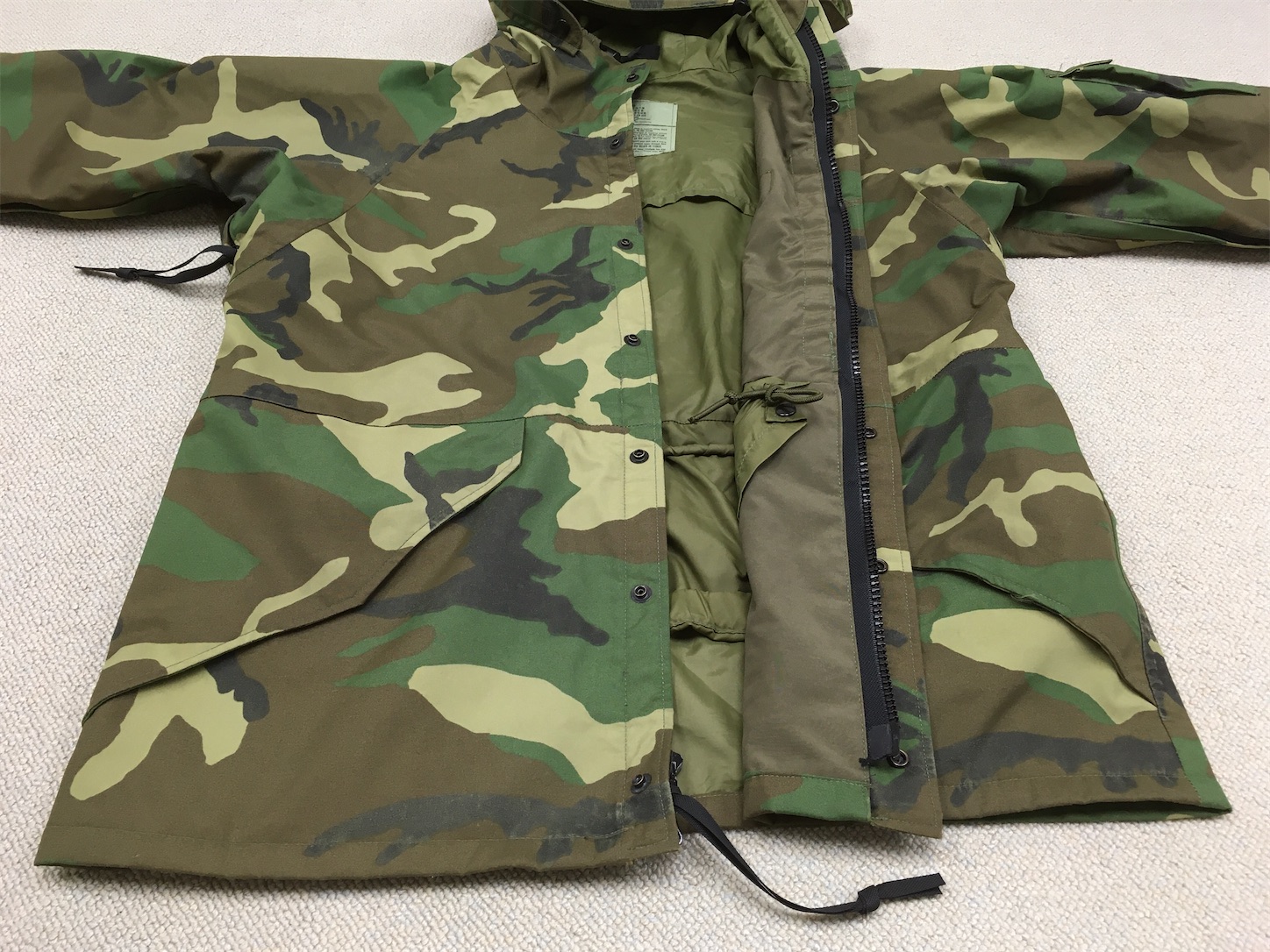 リッチな装備です！【アメリカの軍服】迷彩ゴアテックスパーカー