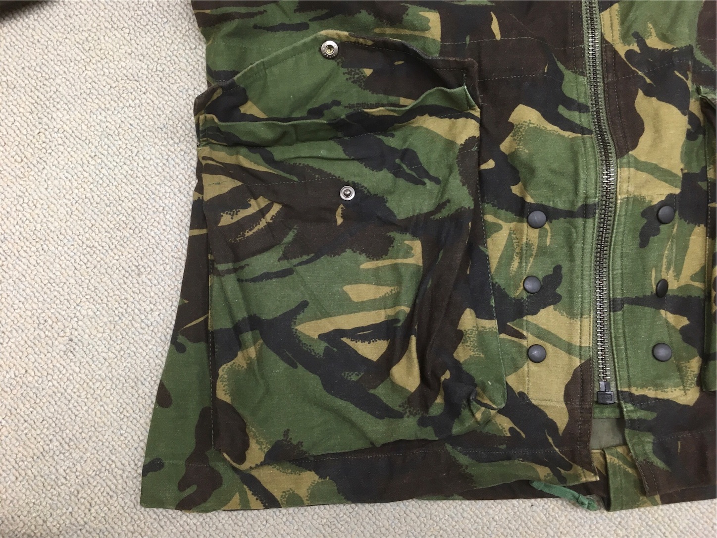 DPMでは暗い色調です！【イギリスの軍服】陸軍空挺迷彩スモック