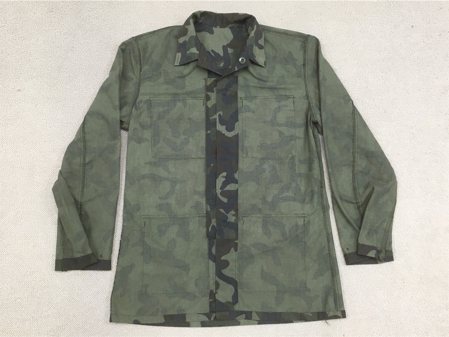 暗い色調です！【フィリピンの軍服】海軍海兵隊迷彩戦闘