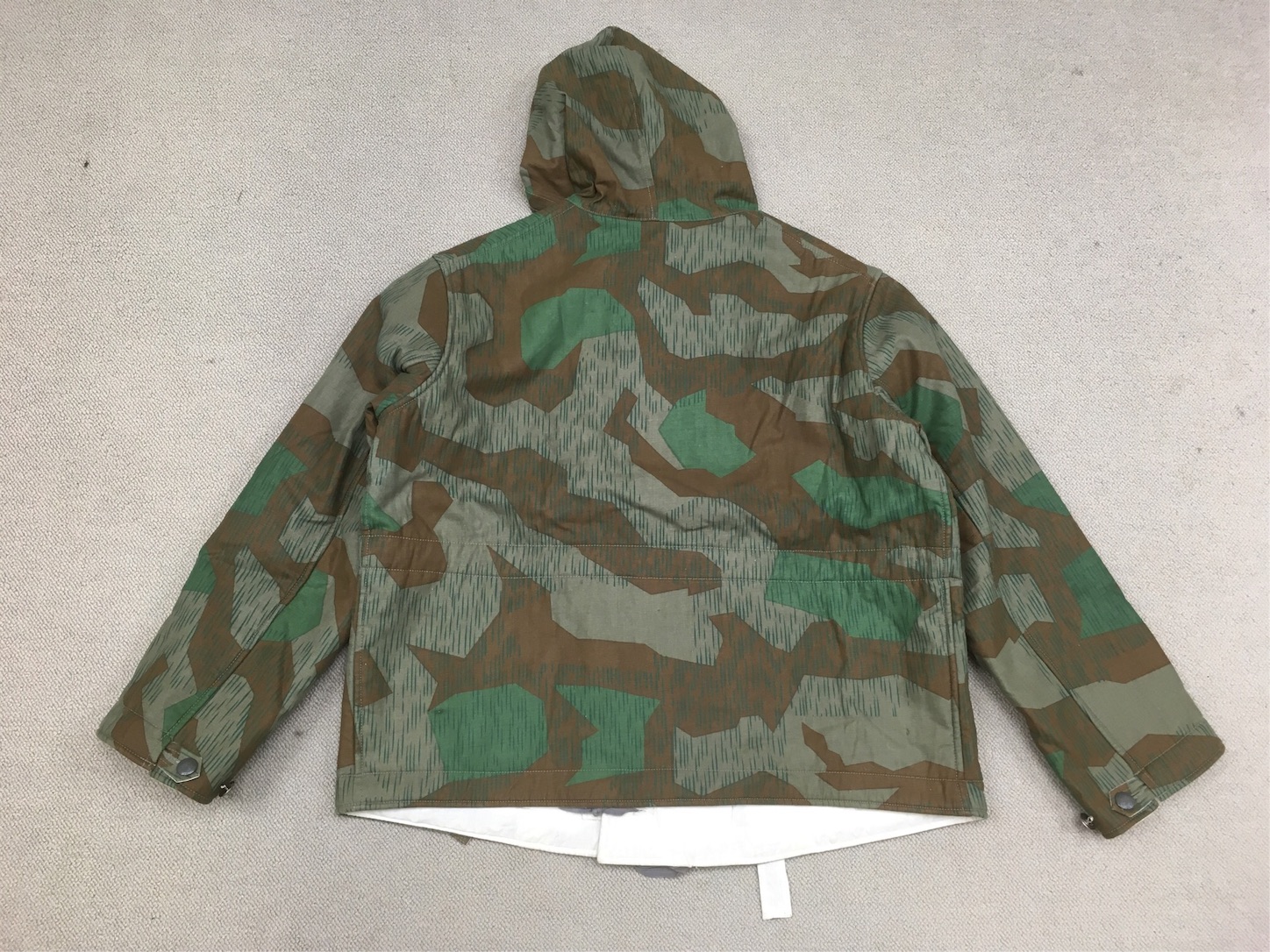 冬用です！【ドイツの軍服】陸軍防寒リバーシブル迷彩パーカー
