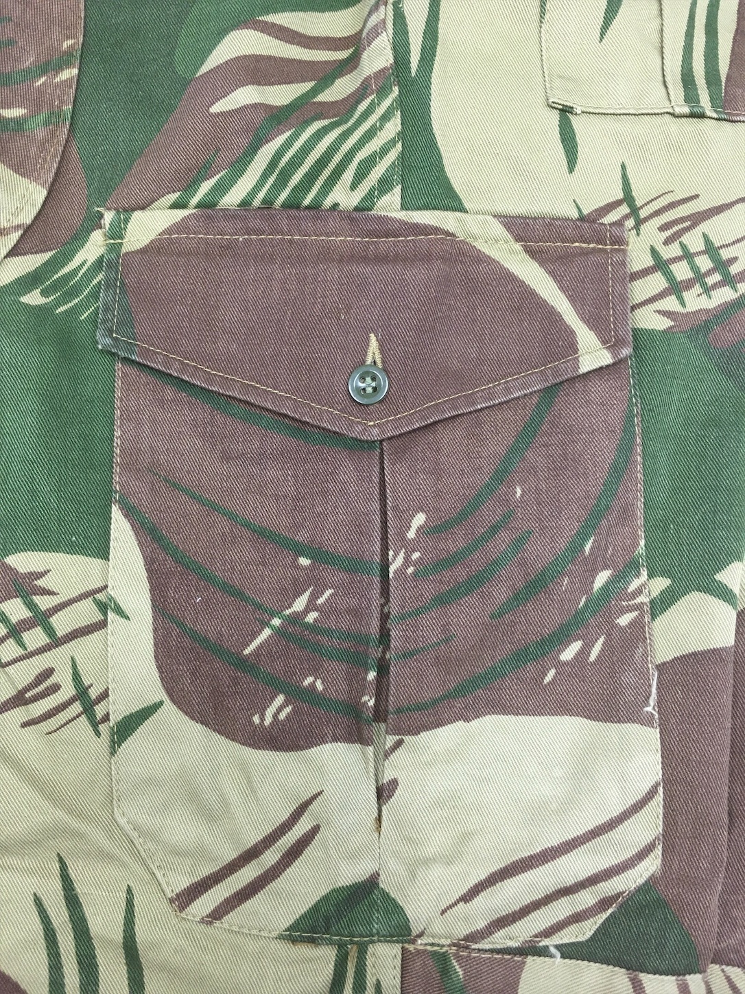 ポケットフラップがエレガント！【ローデシアの軍服】陸軍迷彩
