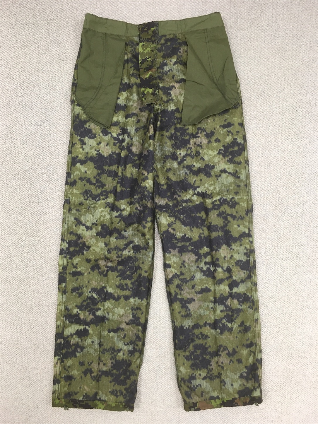 官給品を忠実再現！【カナダの軍服】陸軍迷彩ユニフォーム