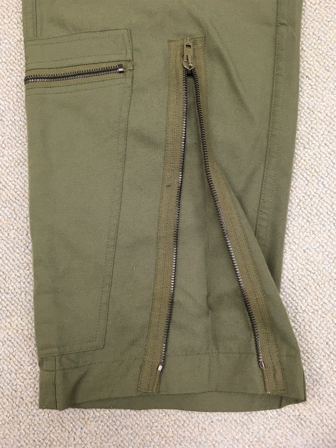 明るいカラーが特徴です！【イタリアの軍服】空軍パイロット