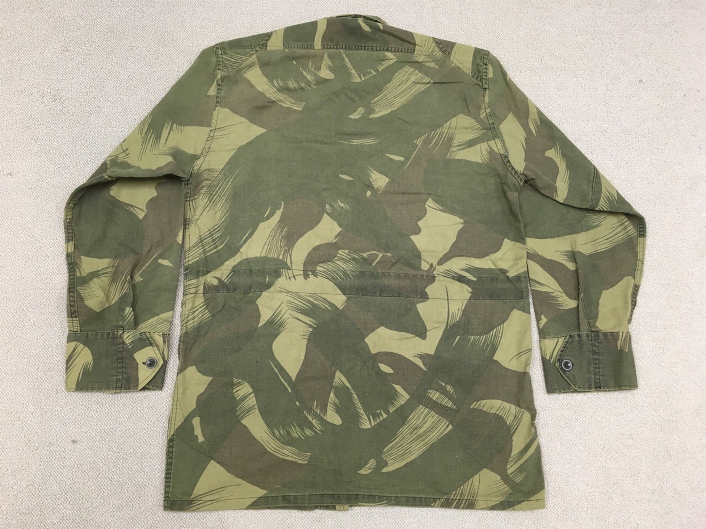 生地が特殊です！【マレーシアの軍服】陸軍迷彩ジャケット