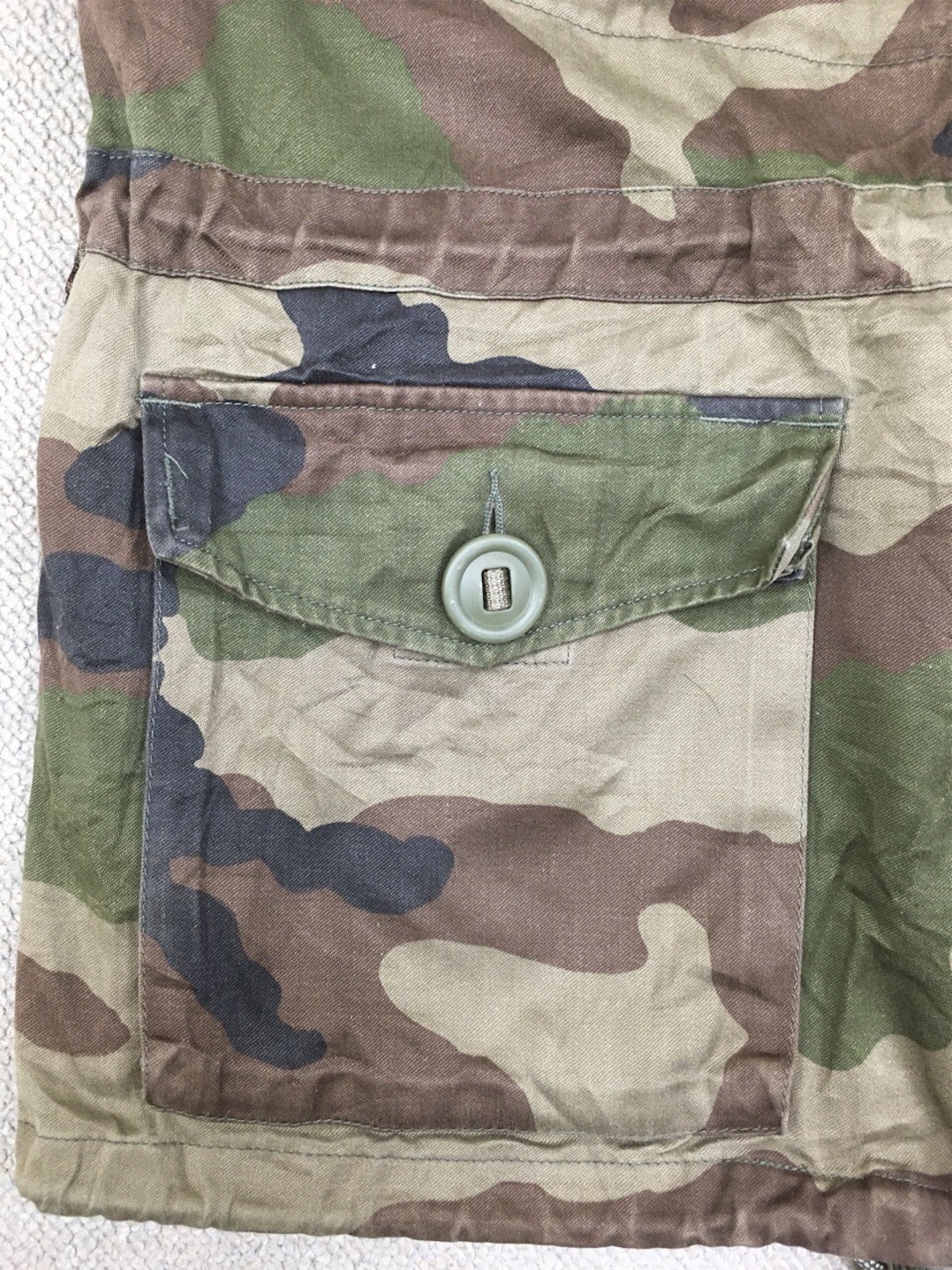 ポケットが多いモデルです！【フランスの軍服】陸軍迷彩