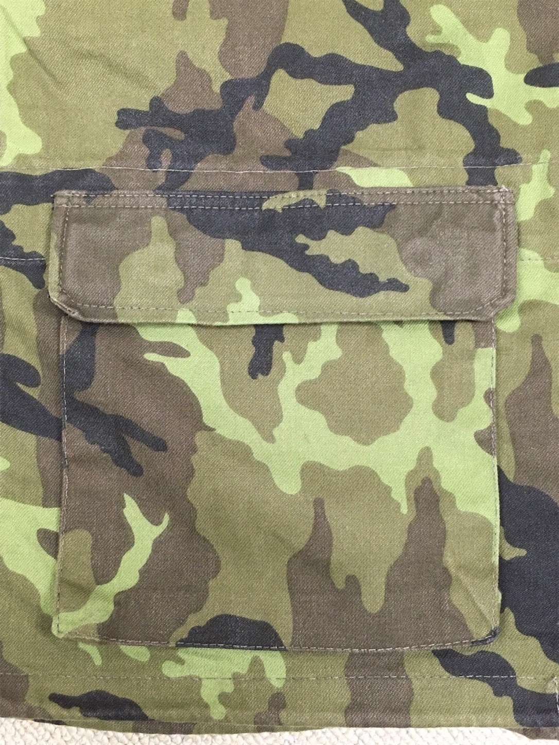 日本でも効果大？【チェコの軍服】陸軍M95迷彩ジャケット（リーフ