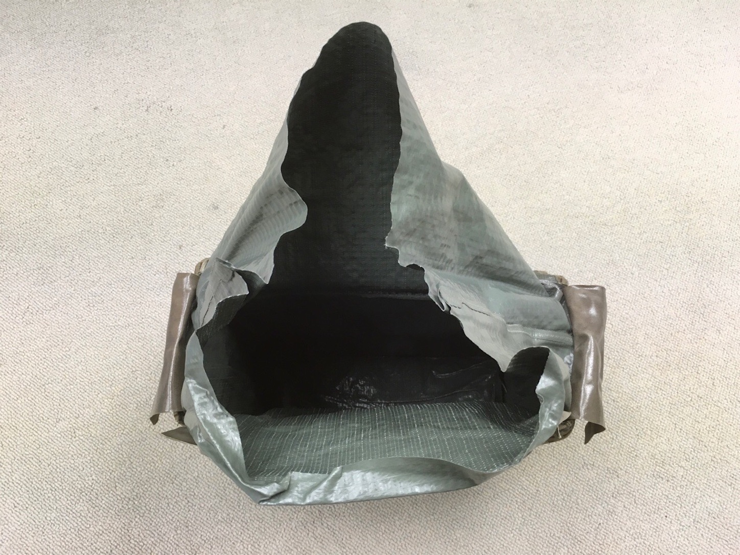 ハンドバッグにも！【旧東ドイツ軍装備品】陸軍迷彩バックバック