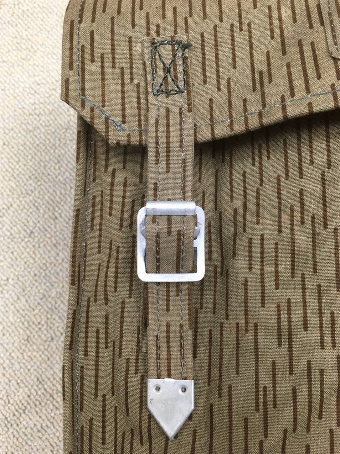 ハンドバッグにも！【旧東ドイツ軍装備品】陸軍迷彩バックバック