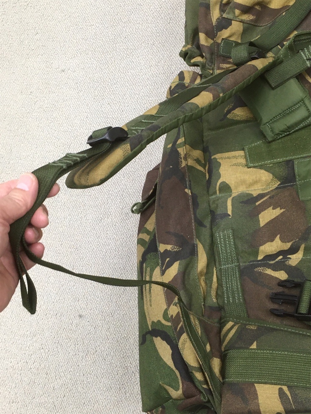 特殊な機能あり！【イギリス軍装備品】陸軍迷彩バックパック