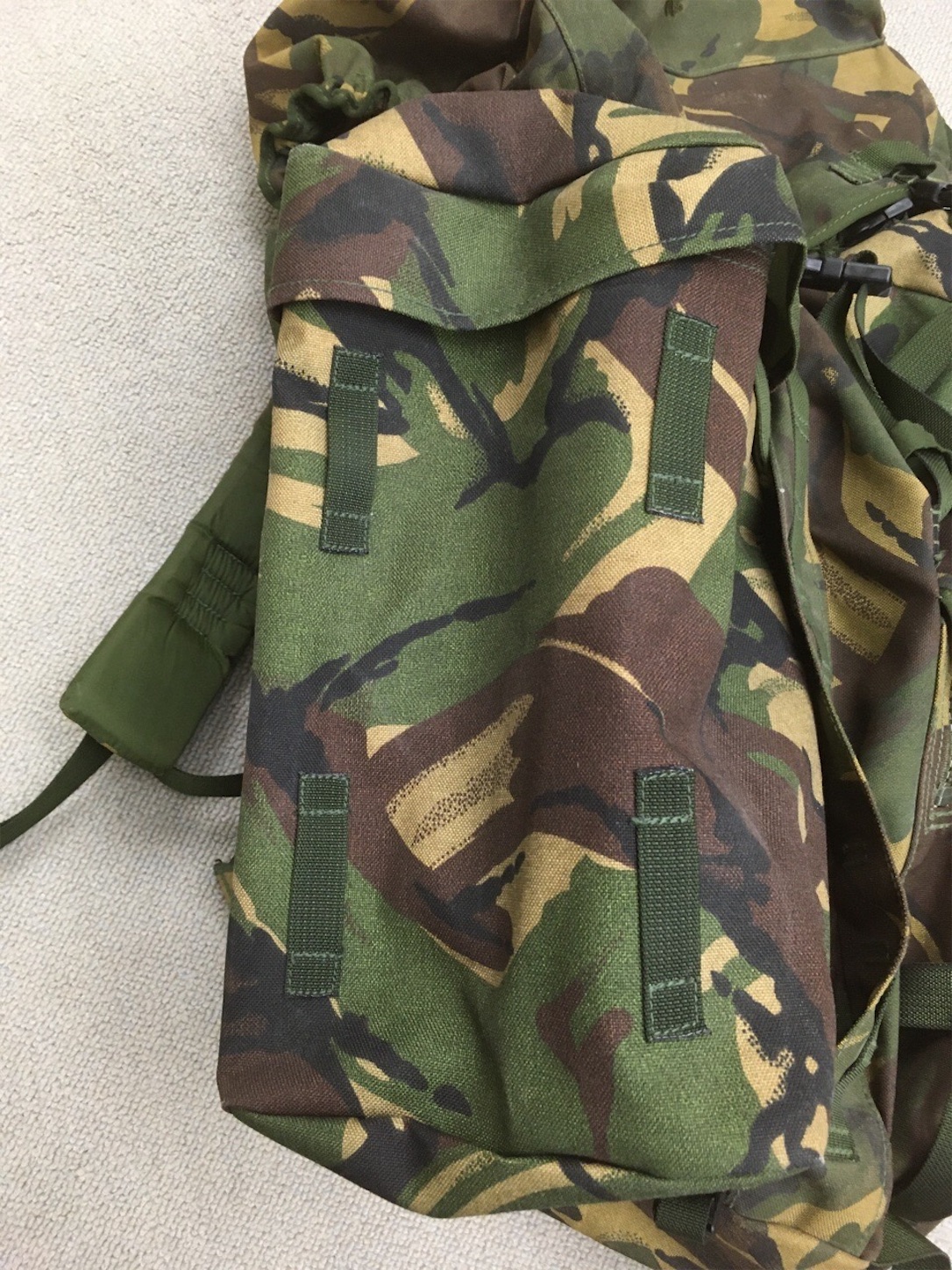イギリス軍 field packフィールドパック 迷彩 美品 特殊な機能あり!【イギリス軍装備品】陸軍迷彩バックパック