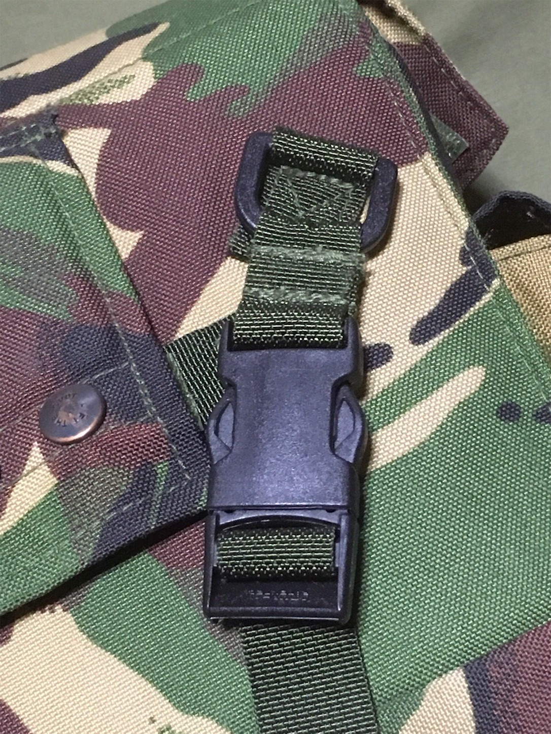 小粋なショルダーバッグ！【イギリス軍装備品】陸軍ガスマスク