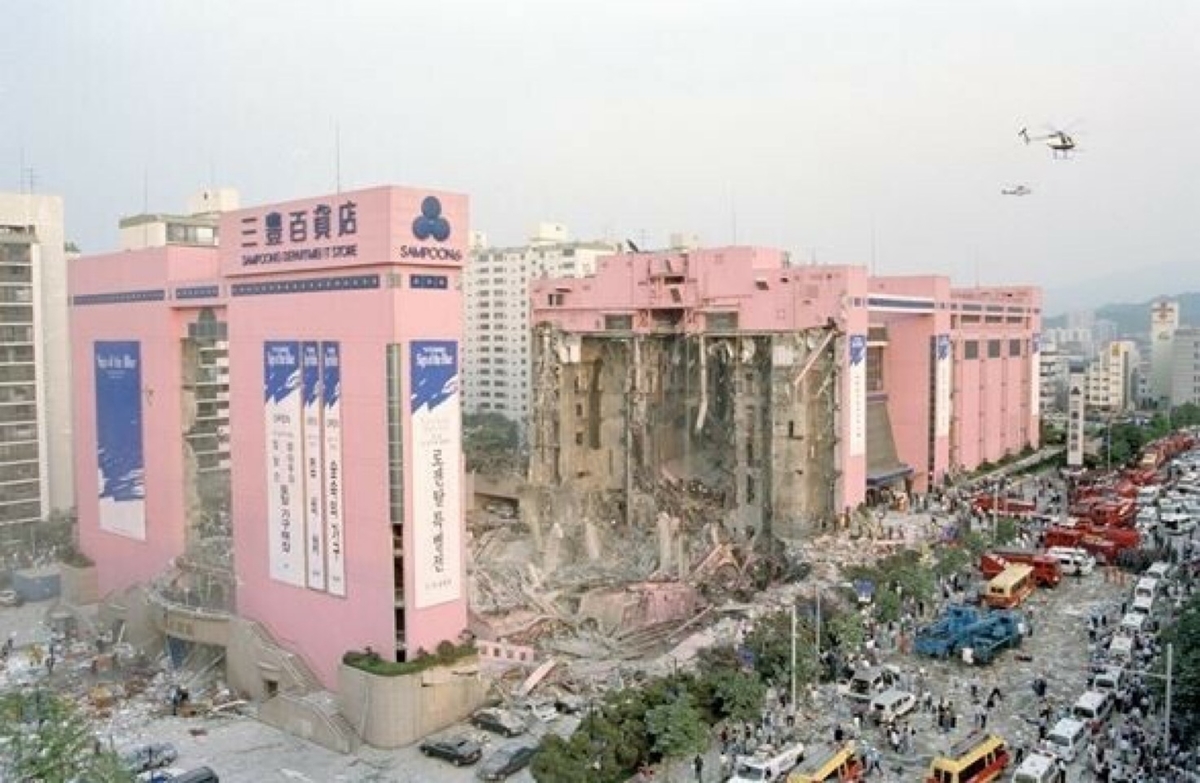 韓国デパート崩壊現場
