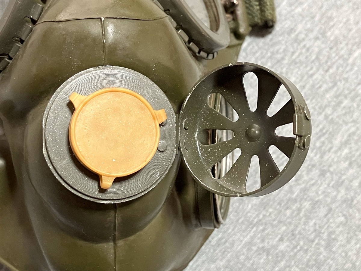 古い装備です！【自衛隊装備品】航空自衛隊防護マスク2型（ガス