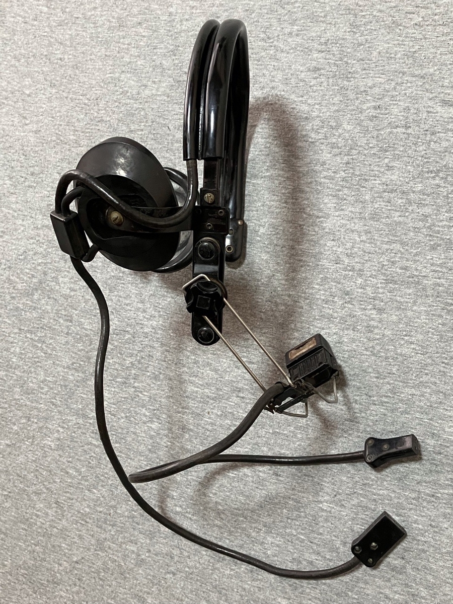 1970年代陸上自衛隊戦車乗組員用ヘルメット用イヤホン右側面